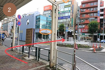 「BOOK-OFF」側に渡ってください。