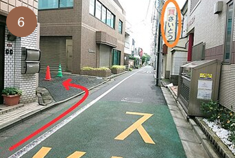 右折後、10ｍで私道を左折してください。